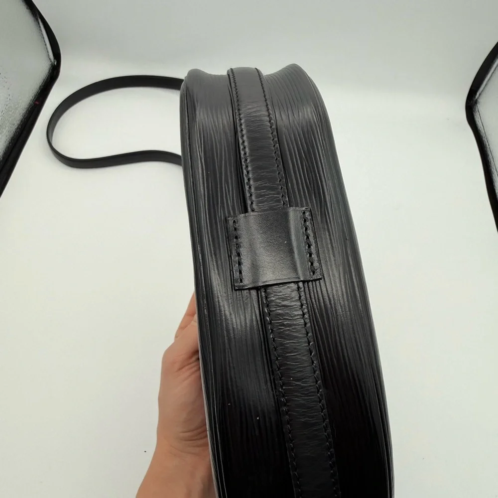 Louis Vuitton Black Epi Leather Crossbody - Picture 12 of 12